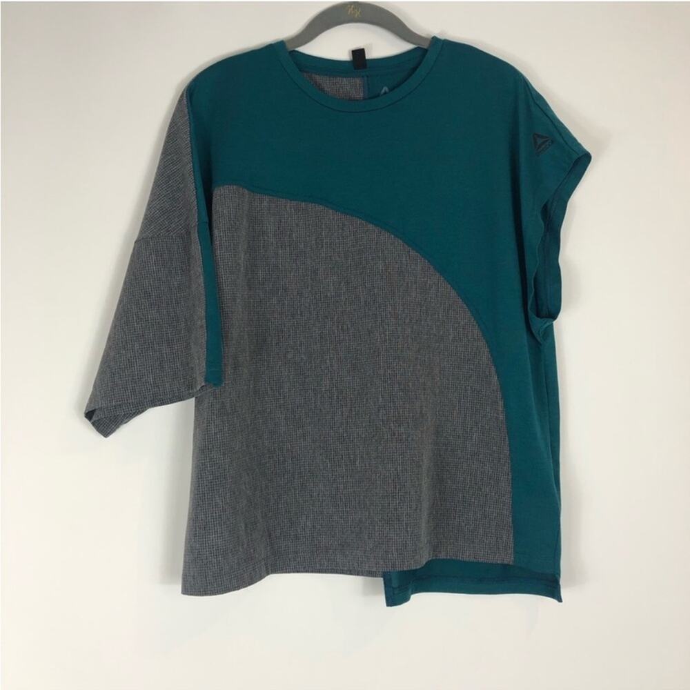 Reebok speed wick green and grey asymmetrical t shirt